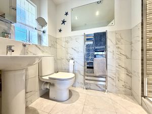 En-Suite- click for photo gallery